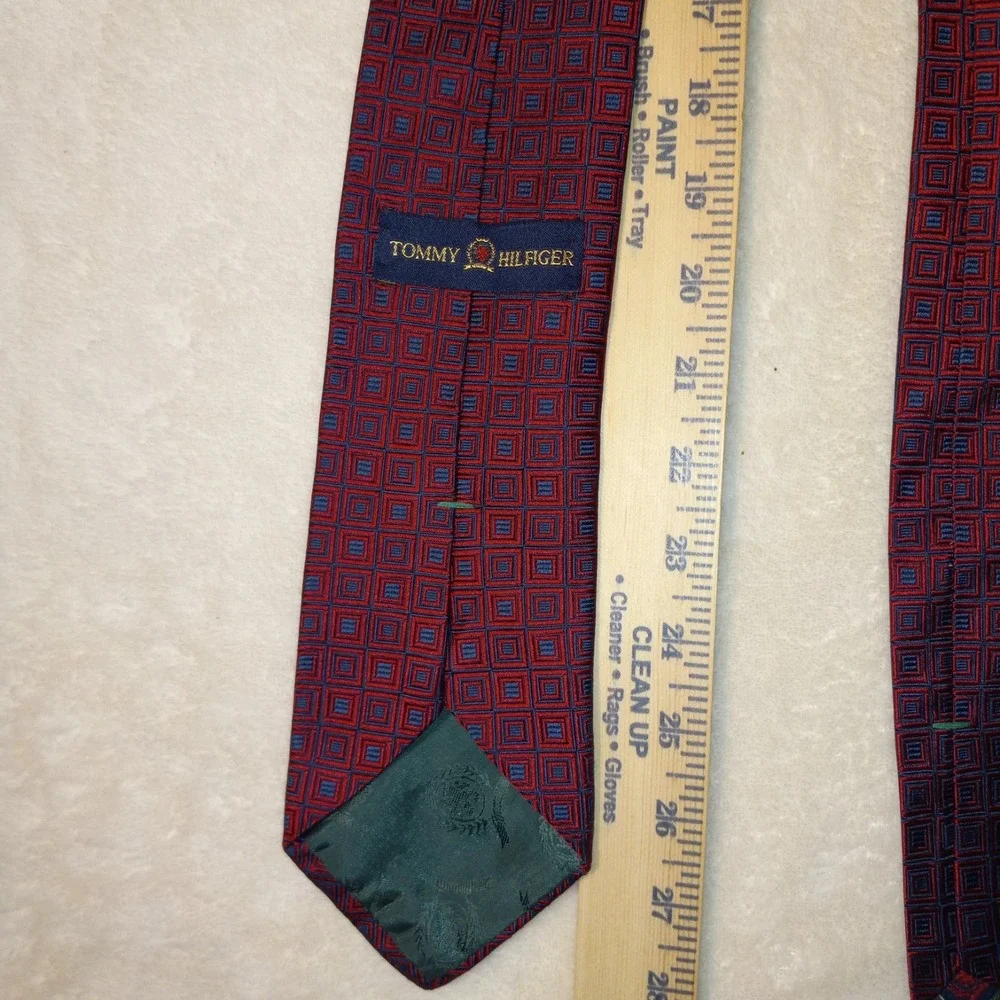 Tommy Hilfiger 100% Silk Tie Red Blue Geometric Men Necktie 58 x 3.3/8